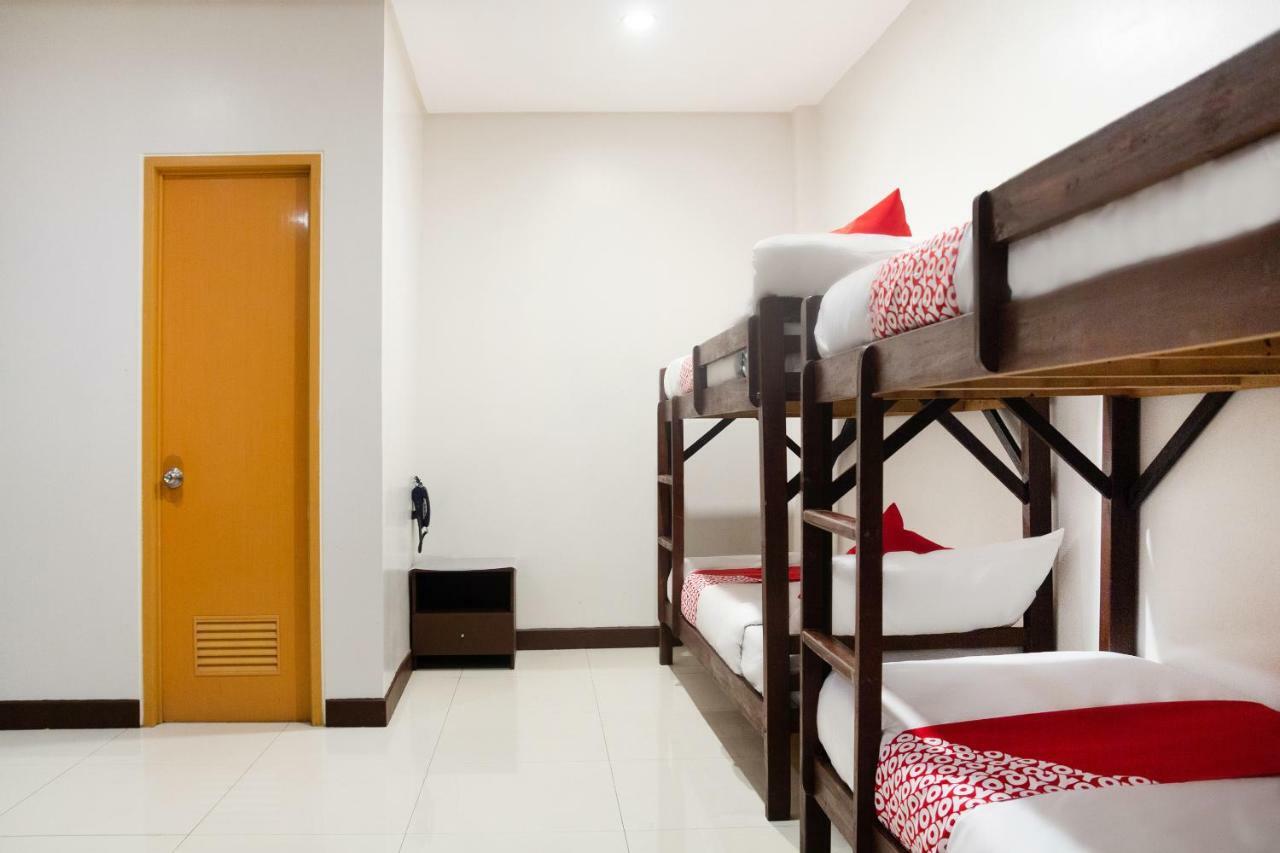 Oyo 153 Espacio De Clarita Hometel Davao Экстерьер фото