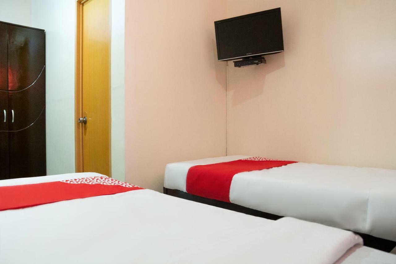Oyo 153 Espacio De Clarita Hometel Davao Экстерьер фото